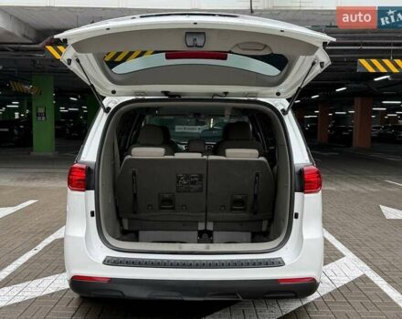 Белый Киа Седона, объемом двигателя 3.34 л и пробегом 90 тыс. км за 24990 $, фото 8 на Automoto.ua