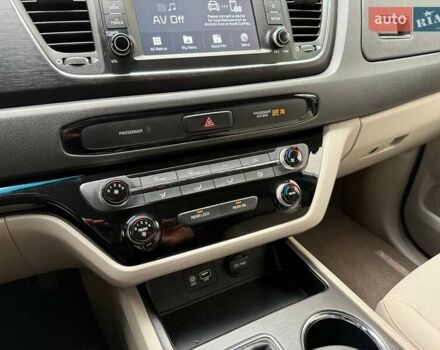 Белый Киа Седона, объемом двигателя 3.34 л и пробегом 90 тыс. км за 24990 $, фото 26 на Automoto.ua