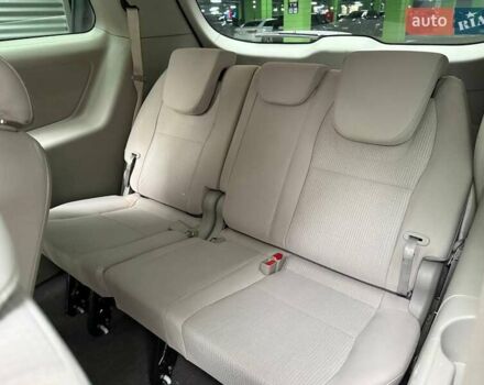 Білий Кіа Седона, об'ємом двигуна 3.34 л та пробігом 90 тис. км за 21990 $, фото 12 на Automoto.ua