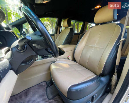 Бежевый Киа Седона, объемом двигателя 3.3 л и пробегом 130 тыс. км за 16690 $, фото 30 на Automoto.ua