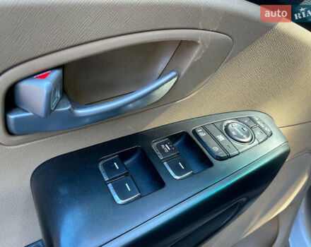 Бежевый Киа Седона, объемом двигателя 3.3 л и пробегом 130 тыс. км за 16690 $, фото 21 на Automoto.ua