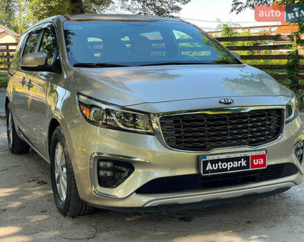 Бежевый Киа Седона, объемом двигателя 3.3 л и пробегом 130 тыс. км за 16690 $, фото 1 на Automoto.ua