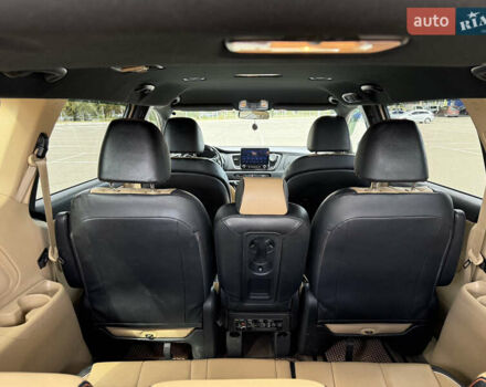 Бежевый Киа Седона, объемом двигателя 3.31 л и пробегом 130 тыс. км за 14300 $, фото 19 на Automoto.ua