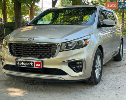 Бежевый Киа Седона, объемом двигателя 3.3 л и пробегом 130 тыс. км за 16690 $, фото 3 на Automoto.ua
