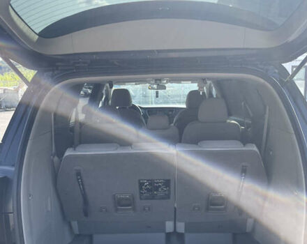 Черный Киа Седона, объемом двигателя 3.34 л и пробегом 200 тыс. км за 15200 $, фото 9 на Automoto.ua