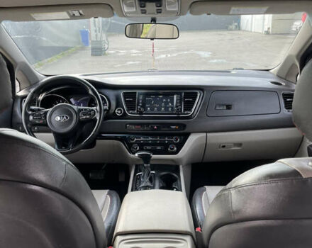 Черный Киа Седона, объемом двигателя 3.34 л и пробегом 191 тыс. км за 13500 $, фото 7 на Automoto.ua