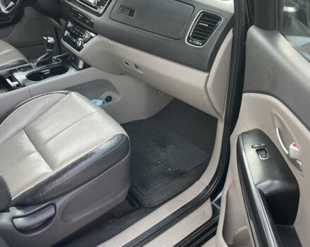 Черный Киа Седона, объемом двигателя 3.34 л и пробегом 191 тыс. км за 13500 $, фото 8 на Automoto.ua