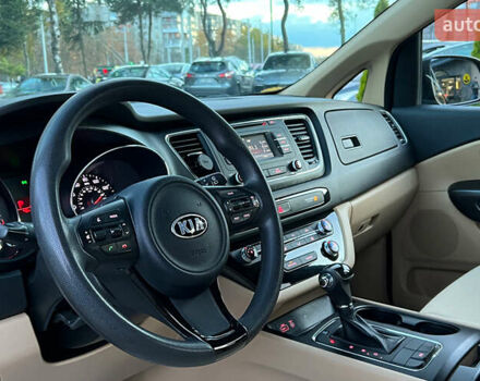 Черный Киа Седона, объемом двигателя 3.34 л и пробегом 181 тыс. км за 13999 $, фото 8 на Automoto.ua