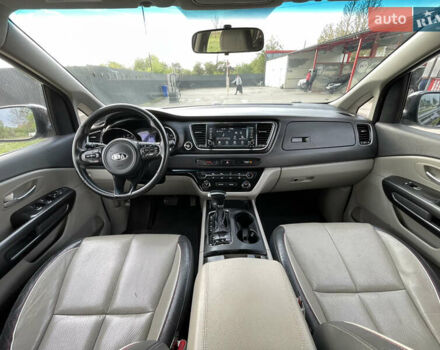 Черный Киа Седона, объемом двигателя 3.34 л и пробегом 191 тыс. км за 13500 $, фото 6 на Automoto.ua