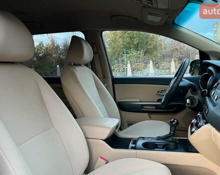 Черный Киа Седона, объемом двигателя 3.34 л и пробегом 181 тыс. км за 13999 $, фото 19 на Automoto.ua