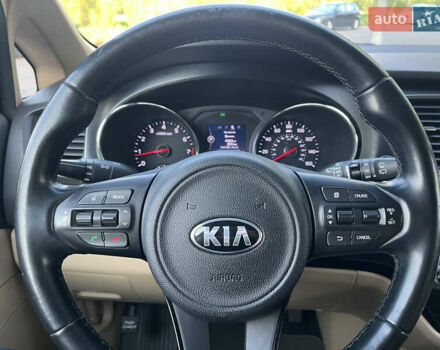 Красный Киа Седона, объемом двигателя 3.34 л и пробегом 126 тыс. км за 14990 $, фото 11 на Automoto.ua