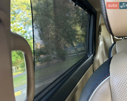 Красный Киа Седона, объемом двигателя 3.34 л и пробегом 126 тыс. км за 14990 $, фото 25 на Automoto.ua