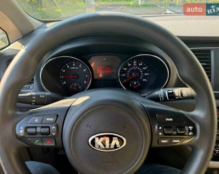 Красный Киа Седона, объемом двигателя 3.34 л и пробегом 105 тыс. км за 14000 $, фото 9 на Automoto.ua