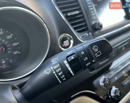 Красный Киа Седона, объемом двигателя 3.34 л и пробегом 126 тыс. км за 14990 $, фото 18 на Automoto.ua