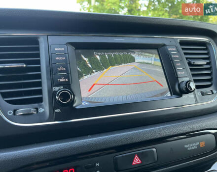 Красный Киа Седона, объемом двигателя 3.34 л и пробегом 126 тыс. км за 14990 $, фото 15 на Automoto.ua