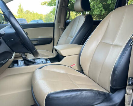 Красный Киа Седона, объемом двигателя 3.34 л и пробегом 126 тыс. км за 14990 $, фото 6 на Automoto.ua