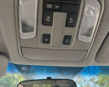 Красный Киа Седона, объемом двигателя 3.34 л и пробегом 105 тыс. км за 14000 $, фото 6 на Automoto.ua