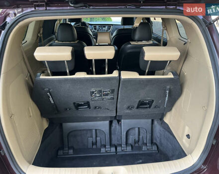 Красный Киа Седона, объемом двигателя 3.34 л и пробегом 126 тыс. км за 14990 $, фото 24 на Automoto.ua