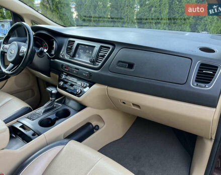 Красный Киа Седона, объемом двигателя 3.34 л и пробегом 126 тыс. км за 14990 $, фото 10 на Automoto.ua