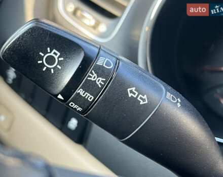 Красный Киа Седона, объемом двигателя 3.34 л и пробегом 126 тыс. км за 14990 $, фото 19 на Automoto.ua