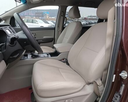 Красный Киа Седона, объемом двигателя 3.3 л и пробегом 129 тыс. км за 9000 $, фото 26 на Automoto.ua