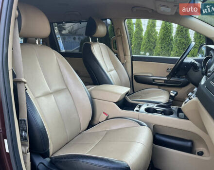 Красный Киа Седона, объемом двигателя 3.34 л и пробегом 126 тыс. км за 14990 $, фото 9 на Automoto.ua