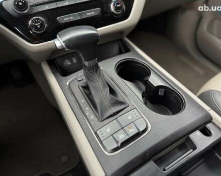 Кіа Седона, об'ємом двигуна 3.3 л та пробігом 125 тис. км за 16800 $, фото 24 на Automoto.ua