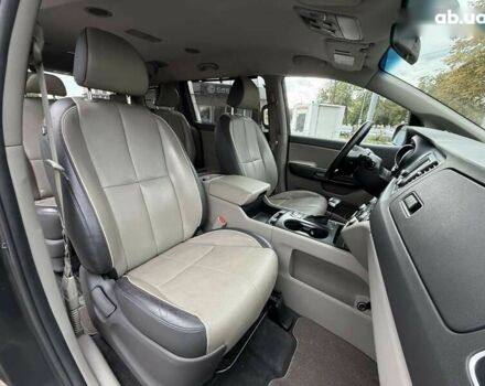 Кіа Седона, об'ємом двигуна 3.3 л та пробігом 125 тис. км за 16800 $, фото 10 на Automoto.ua