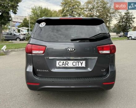 Серый Киа Седона, объемом двигателя 3.34 л и пробегом 125 тыс. км за 14800 $, фото 5 на Automoto.ua