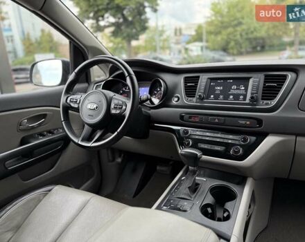 Серый Киа Седона, объемом двигателя 3.34 л и пробегом 125 тыс. км за 14800 $, фото 9 на Automoto.ua