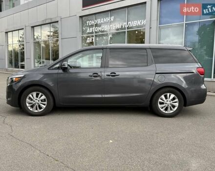 Серый Киа Седона, объемом двигателя 3.34 л и пробегом 125 тыс. км за 14800 $, фото 3 на Automoto.ua