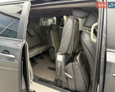 Серый Киа Седона, объемом двигателя 3.34 л и пробегом 125 тыс. км за 14800 $, фото 19 на Automoto.ua