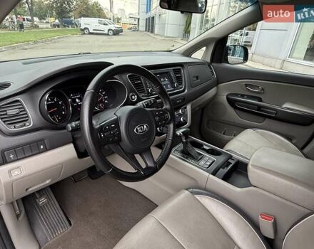 Серый Киа Седона, объемом двигателя 3.34 л и пробегом 125 тыс. км за 14800 $, фото 14 на Automoto.ua