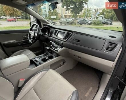 Серый Киа Седона, объемом двигателя 3.34 л и пробегом 125 тыс. км за 14800 $, фото 11 на Automoto.ua