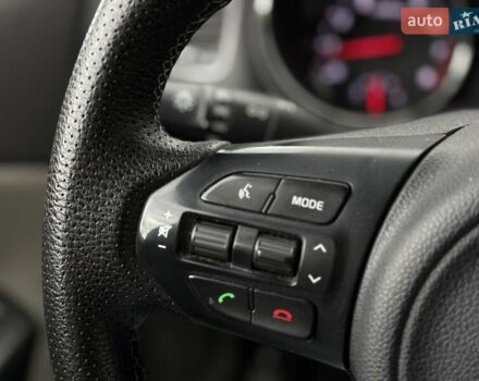 Серый Киа Седона, объемом двигателя 3.34 л и пробегом 125 тыс. км за 14800 $, фото 26 на Automoto.ua