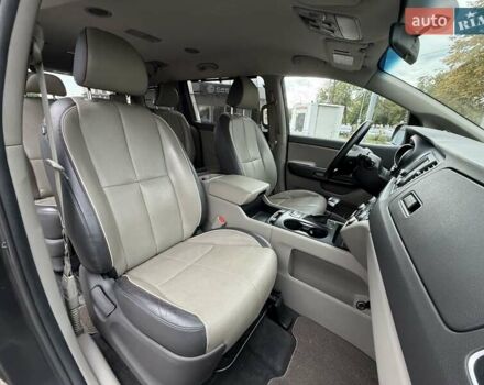 Серый Киа Седона, объемом двигателя 3.34 л и пробегом 125 тыс. км за 14800 $, фото 10 на Automoto.ua