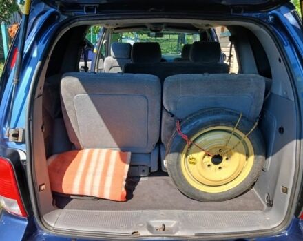 Синий Киа Седона, объемом двигателя 3.5 л и пробегом 300 тыс. км за 3700 $, фото 3 на Automoto.ua