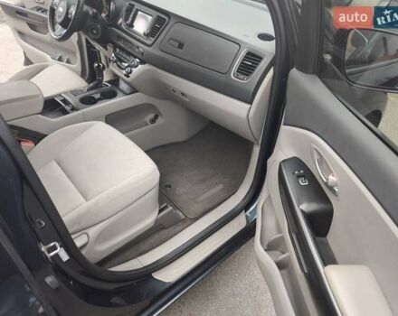 Синій Кіа Седона, об'ємом двигуна 3.34 л та пробігом 230 тис. км за 14000 $, фото 21 на Automoto.ua