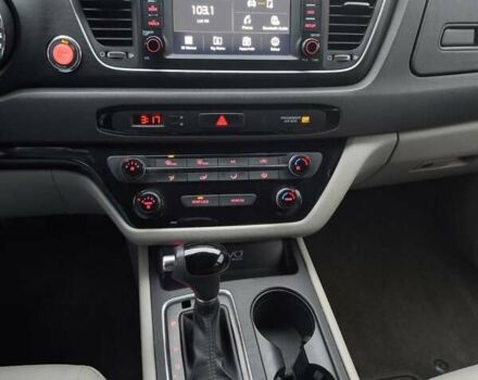 Синій Кіа Седона, об'ємом двигуна 3.34 л та пробігом 230 тис. км за 14000 $, фото 17 на Automoto.ua