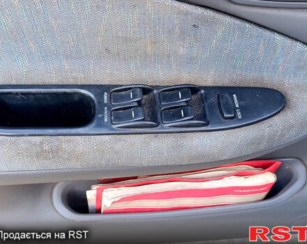 Белый Киа Сефия, объемом двигателя 1.6 л и пробегом 327 тыс. км за 1199 $, фото 6 на Automoto.ua