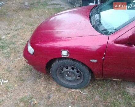 Красный Киа Сефия, объемом двигателя 1.5 л и пробегом 300 тыс. км за 1700 $, фото 7 на Automoto.ua