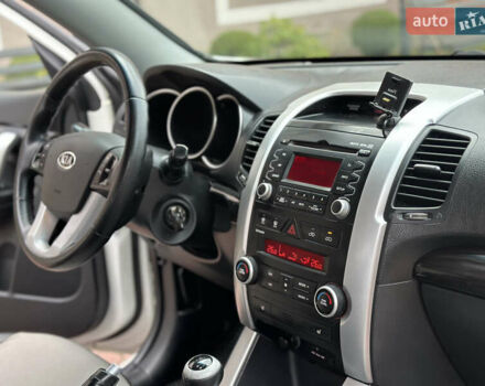 Белый Киа Соренто, объемом двигателя 2.2 л и пробегом 260 тыс. км за 9850 $, фото 43 на Automoto.ua