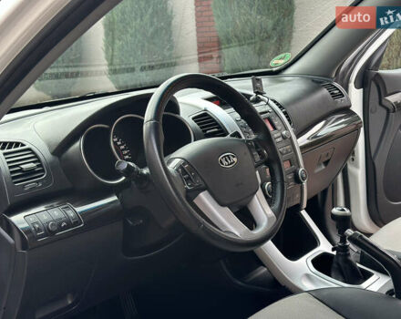 Белый Киа Соренто, объемом двигателя 2.2 л и пробегом 260 тыс. км за 9650 $, фото 30 на Automoto.ua