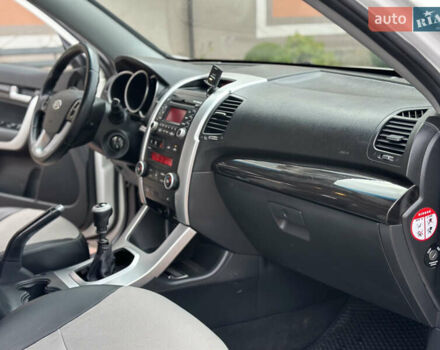 Белый Киа Соренто, объемом двигателя 2.2 л и пробегом 260 тыс. км за 9850 $, фото 42 на Automoto.ua