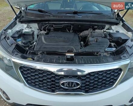 Белый Киа Соренто, объемом двигателя 2.2 л и пробегом 258 тыс. км за 10500 $, фото 9 на Automoto.ua