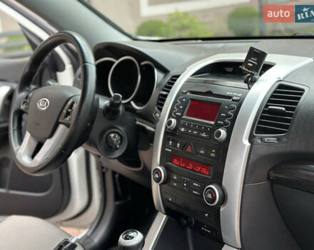 Белый Киа Соренто, объемом двигателя 2.2 л и пробегом 260 тыс. км за 9650 $, фото 42 на Automoto.ua