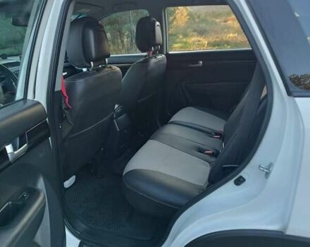 Белый Киа Соренто, объемом двигателя 2.2 л и пробегом 258 тыс. км за 10500 $, фото 3 на Automoto.ua