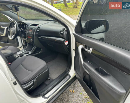 Белый Киа Соренто, объемом двигателя 2.2 л и пробегом 219 тыс. км за 12250 $, фото 29 на Automoto.ua