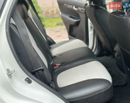 Белый Киа Соренто, объемом двигателя 2.2 л и пробегом 260 тыс. км за 9850 $, фото 40 на Automoto.ua