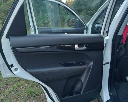 Белый Киа Соренто, объемом двигателя 2.2 л и пробегом 258 тыс. км за 10500 $, фото 6 на Automoto.ua